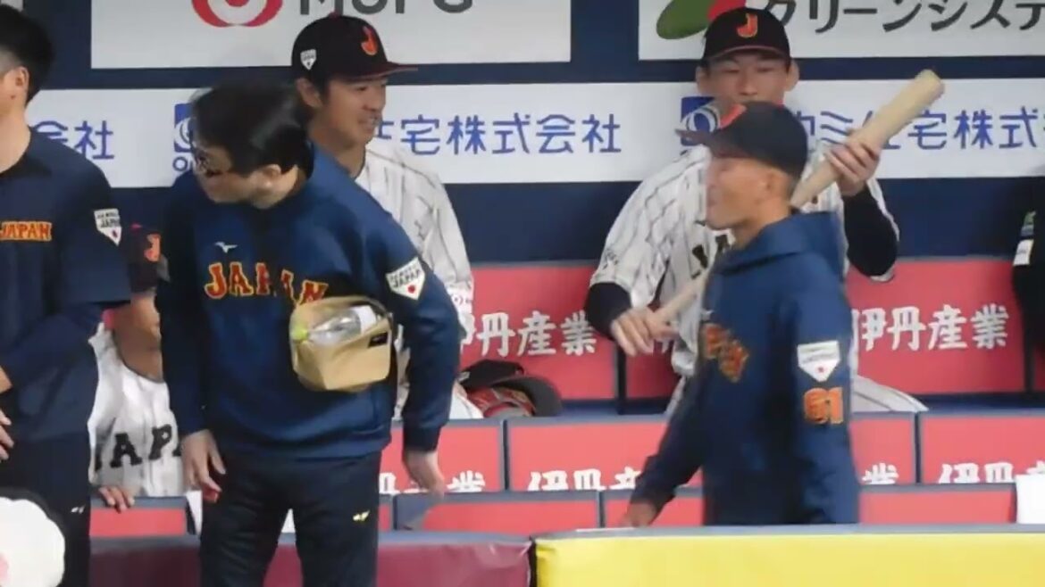 【バットどんな感じ？】バットについて意見交換する高部と梶原