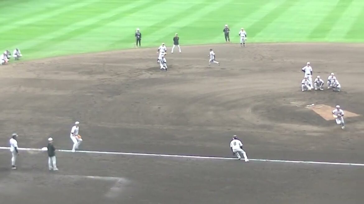 挟殺プレー丸佳浩に追いつけない大城卓三  2025年2月20日 読売ジャイアンツ沖縄キャンプ