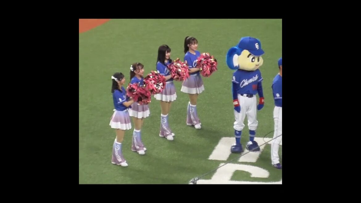 ヒーローインタビュー中の ドアラ さん & チアドラゴンズ ①　#中日ドラゴンズ #shorts