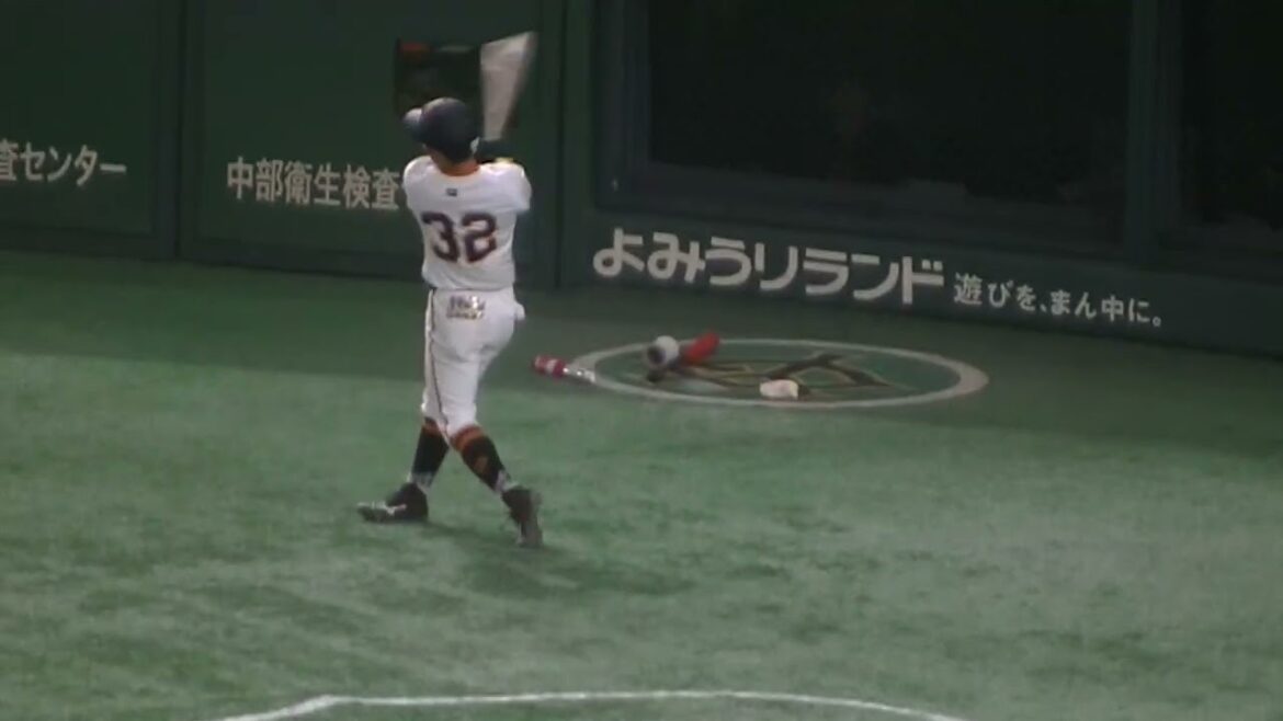 ルーキー浦田俊輔 ネクストで素振りなど【読売ジャイアンツ対 ヤクルトスワローズ 2025年3月2日】