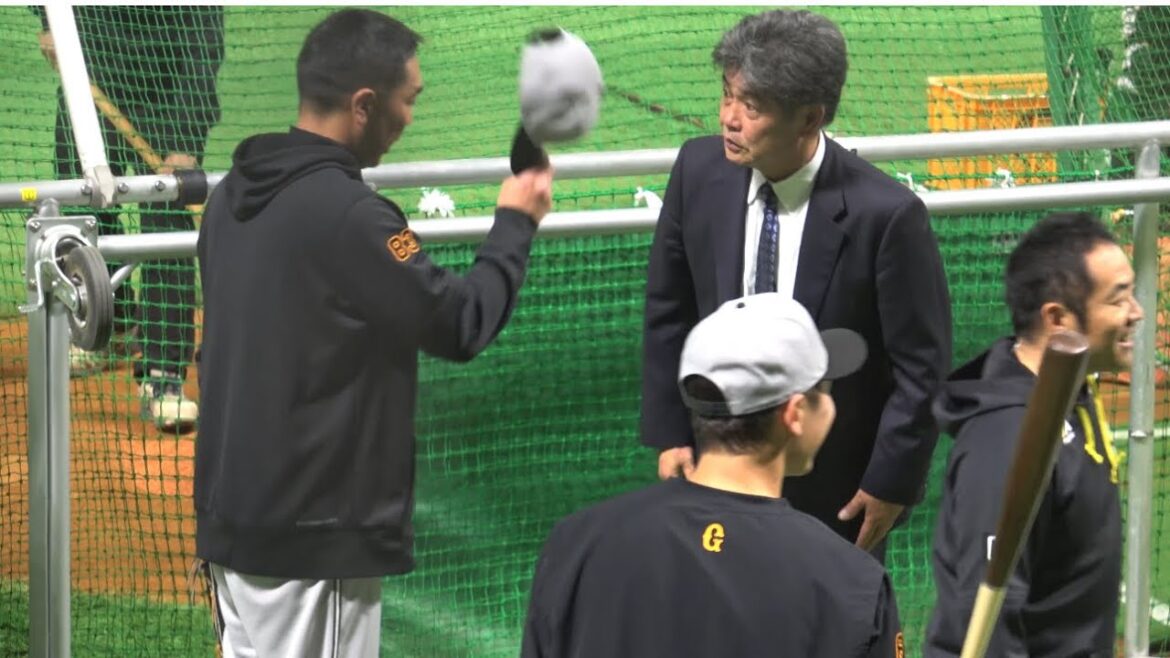 柳田悠岐他）人格者工藤公康に群がるホークス＆巨人関係者🙂‍↔️近藤健介・甲斐拓也・周東佑京・坂本勇人・山川穂高・リチャード・阿部慎之助☺️2025.3.12