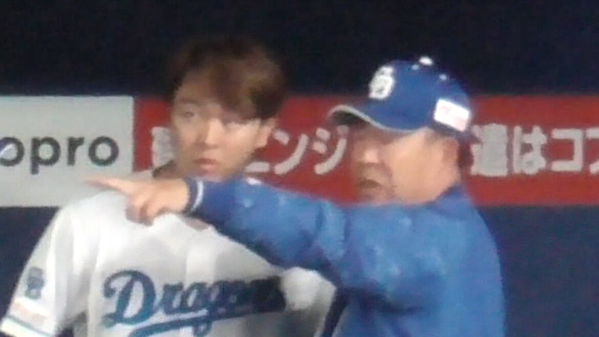 髙橋宏斗　今日のミスを開幕戦で活かせ！ベンチで井上監督からアドバイスを受ける姿　自身のミスも絡み初黒星　中日ドラゴンズVSオリックス・バファローズ　2025/03/11