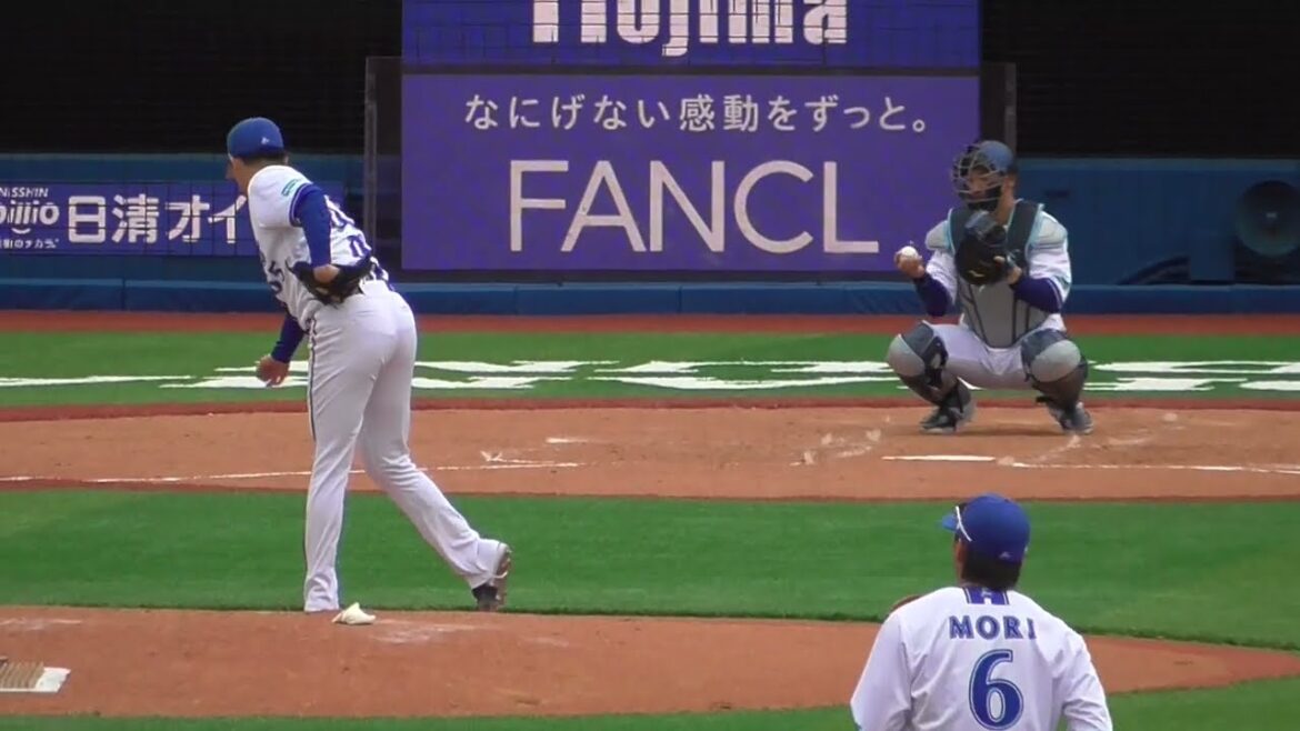 2025年3月 オープン戦・広島東洋戦。 宮城 滝太 投手の準備投球（ボールデッド中