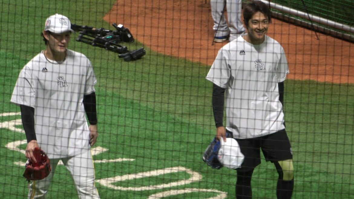 正木智也と柳町達が福谷浩司に挨拶【慶応大学野球部】プロ野球2025オープン戦 北海道日本ハムファイターズvs福岡ソフトバンクホークス 正木智也と柳町達が福谷浩司に挨拶【慶応大学野球部】プロ野球2025オープン戦 北海道日本ハムファイターズvs福岡ソフトバンクホークス