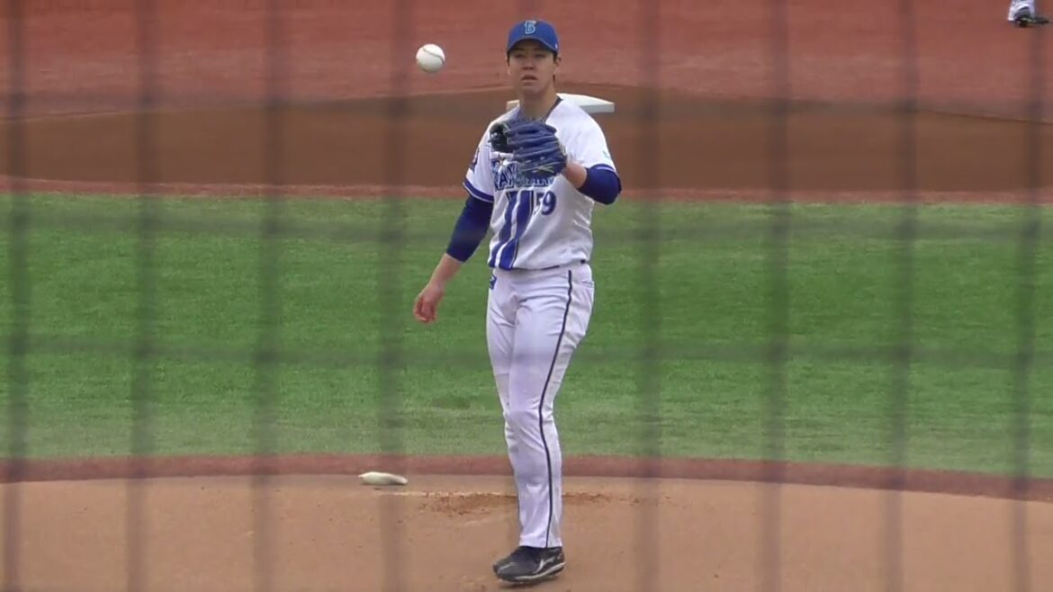 2025年3月15日 イースタンリーグ開幕戦・東京ヤクルト戦。 平良 拳太郎 投手の準備投球（ボールデッド中）