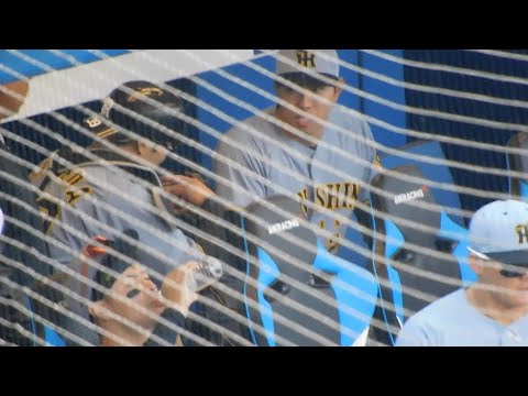 【フィードバックは欠かさない】サンタナを斬新に斬りベンチに戻った工藤泰成 すぐに捕手の榮枝と安藤コーチがフィードバック 【フィードバックは欠かさない】サンタナを斬新に斬りベンチに戻った工藤泰成 すぐに捕手の榮枝と安藤コーチがフィードバック