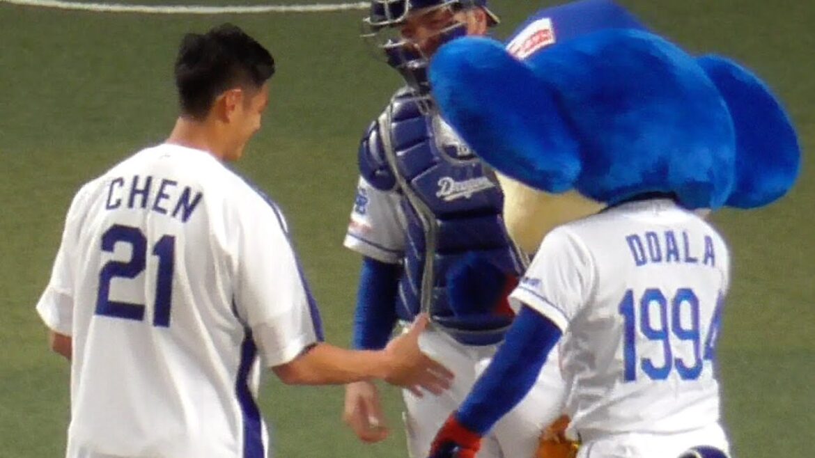 ドアラ痛恨のミス！チェン・ウェインさんからの握手に気づかない　大島洋平  大野雄大からは花束　中日ドラゴンズVS埼玉西武ライオンズ　2025/03/16