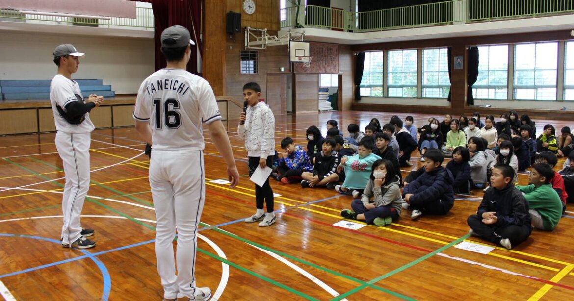 ロッテ選手 児童と交流 糸満・高嶺小、野球技術を伝授 – 琉球新報デジタル ロッテ選手 児童と交流 糸満・高嶺小、野球技術を伝授 - 琉球新報デジタル
