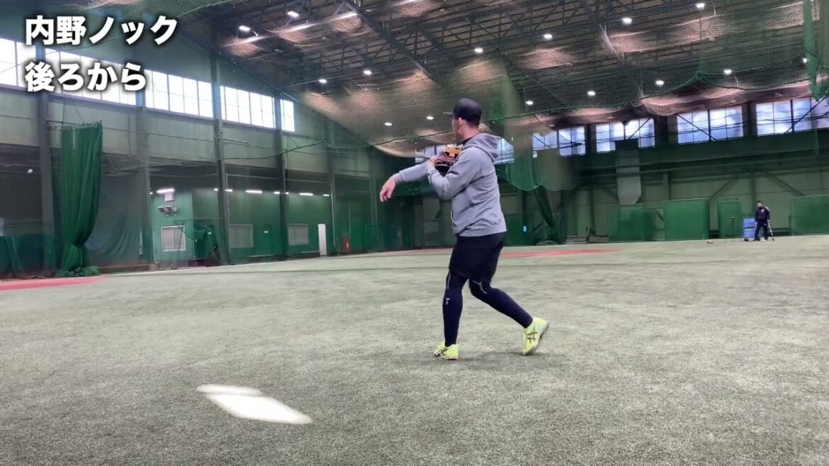 ノック参考動画　後ろからの映像