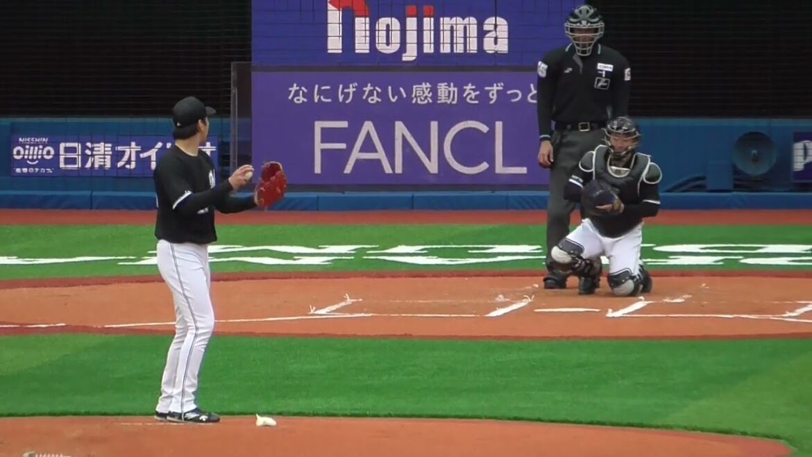 2025年3月 オープン戦 千葉ロッテ・石川 柊太 投手の準備投球（ボールデッド中）