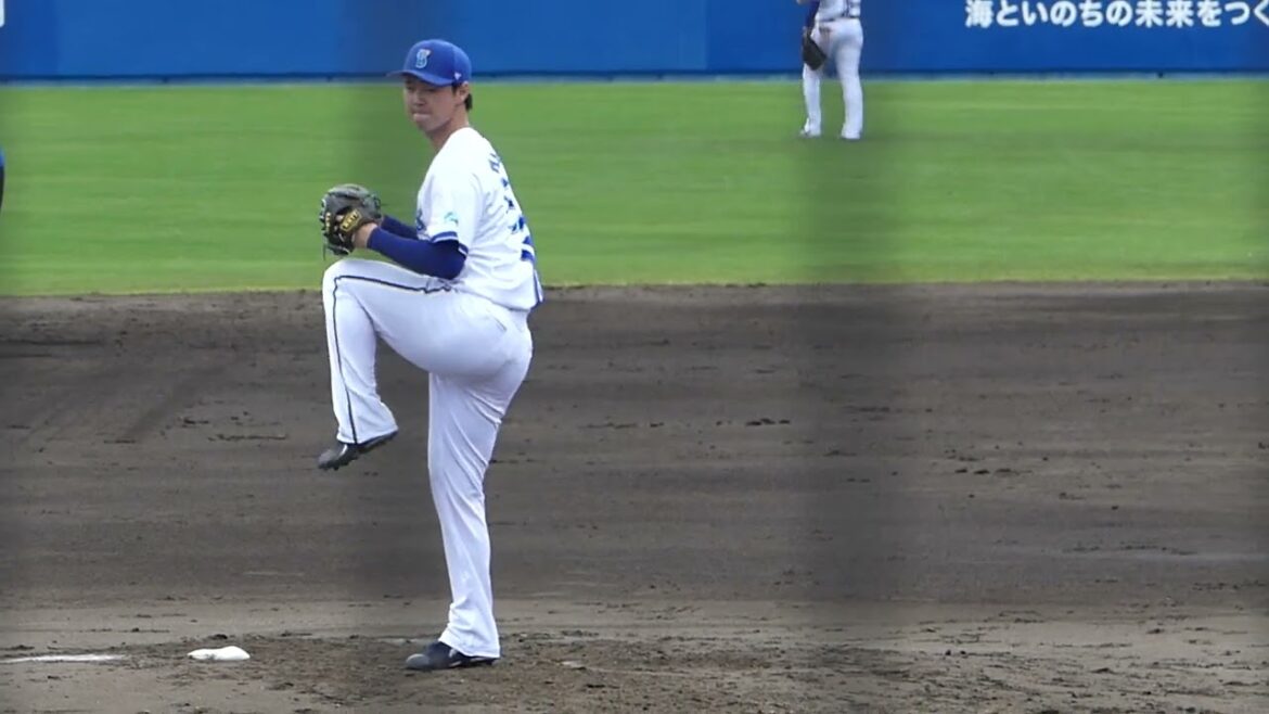 2025年2月 横浜DeNA春季キャンプ・練習試合中日戦。浜地 真澄 投手の準備投球（ボールデッド中）