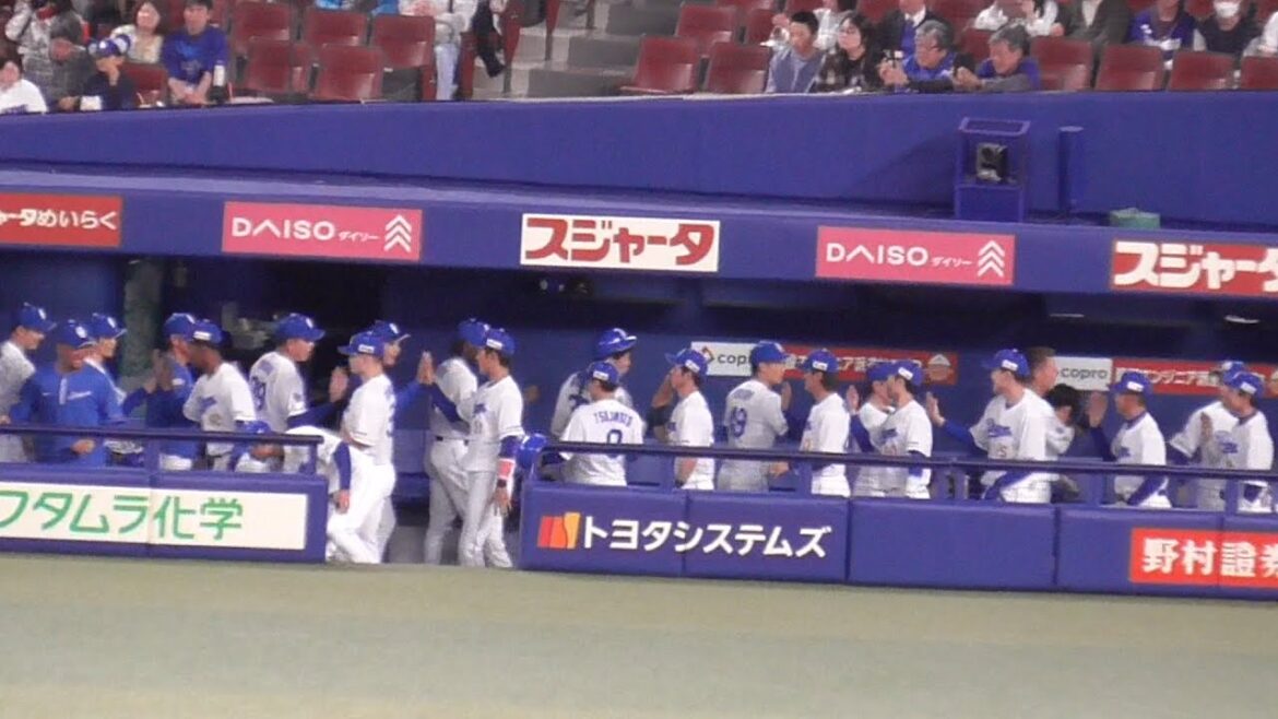 ドラゴンズベンチ　試合前に予祝ハイタッチが始まる　中日ドラゴンズVS東北楽天ゴールデンイーグルス　2025/03/21