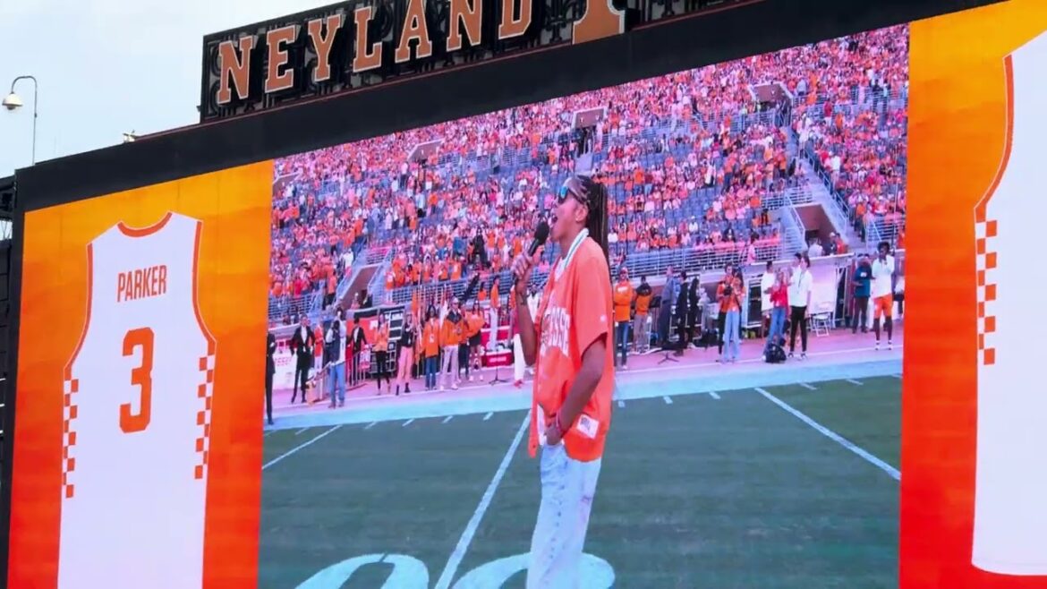 Candace Parker returns to Neyland Stadium