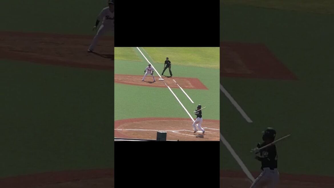 センターへヒットを放つ石川慎吾【ヤクルトスワローズ対 千葉ロッテマリーンズ イースタン2024年4月19日】