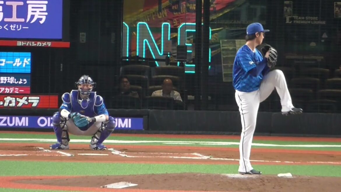 2025年3月 オープン戦・埼玉西武戦。 浜地 真澄 投手の準備投球（ボールデッド中）