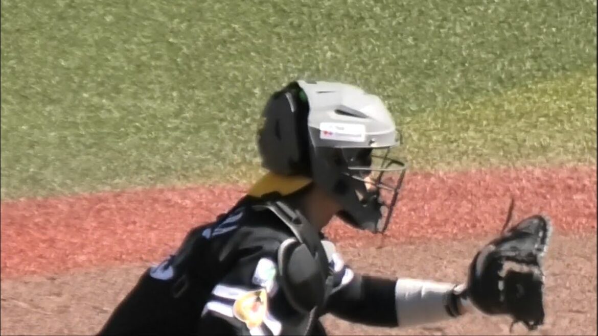 ソフトバンク 谷川原健太 フルフェイス型ヘルメット と キャッチング～2025.3.7(ZOZOマリン)