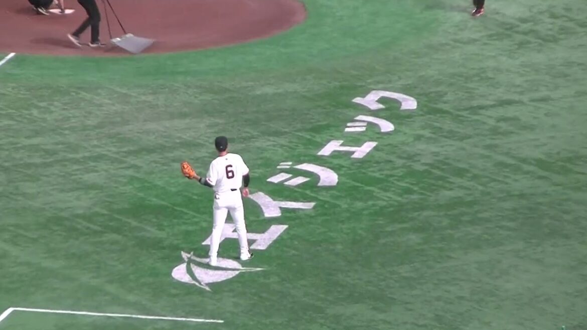 坂本勇人が喜多隆介とキャッチボール＜読売ジャイアンツ 対 千葉ロッテマリーンズ 2025年3月21日＞