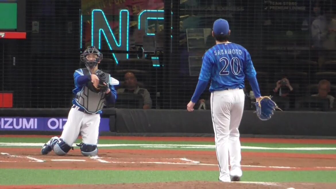 2025年3月 オープン戦・埼玉西武戦。 坂本 裕哉 投手の入場＆準備投球（ボールデッド中）