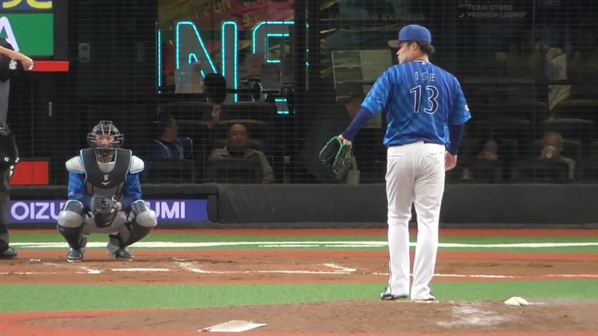 2025年3月 オープン戦・埼玉西武戦。 伊勢 大夢 投手の準備投球（ボールデッド中）