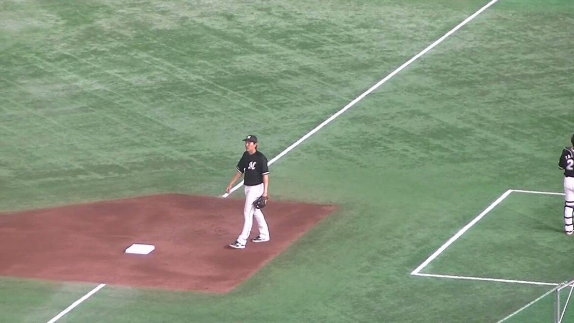 マリーンズ安田尚憲サードの守備につく＜読売ジャイアンツ 対 千葉ロッテマリーンズ 2025年3月21日＞