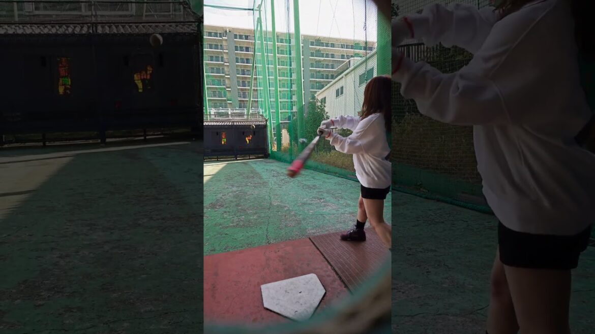 2030年のカット打法完成 #野球女子 #baseball