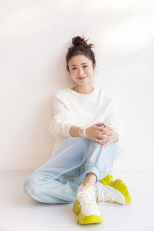 福岡ソフトバンクホークスの2025年シーズンの開幕戦で始球式を務める上戸彩 