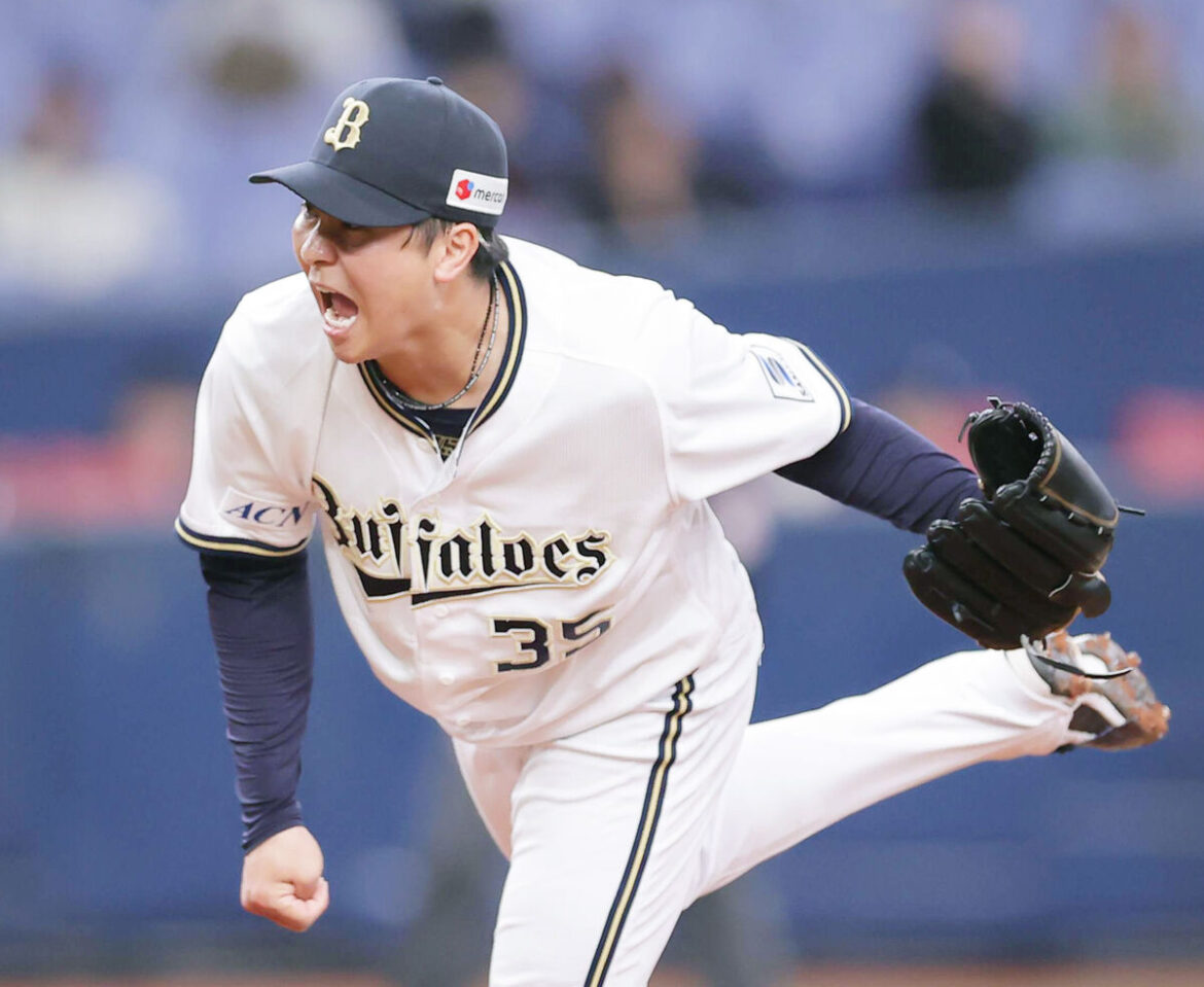 ９回に登板した古田島成龍（カメラ・渡辺　了文）