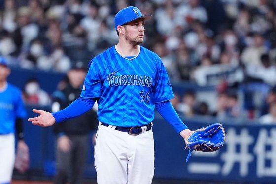 バウアー、ボーク判定に猛抗議「Why?」 マウンド上で困惑&怒り、試合が5分間止まる異例の事態 | Full-Count バウアー、ボーク判定に猛抗議「Why?」 マウンド上で困惑&怒り、試合が5分間止まる異例の事態 | Full-Count