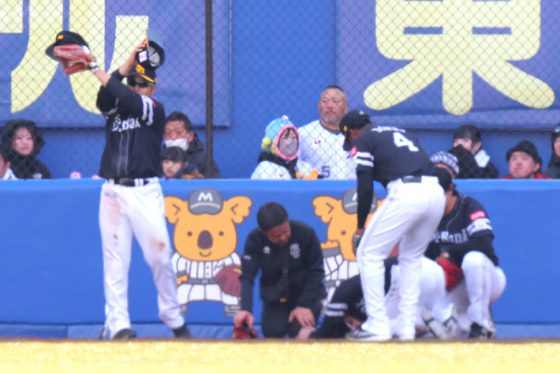 周東は「明日以降は様子を見ながら」 守備で激突→緊急交代も…小久保監督が説明 | Full-Count 周東は「明日以降は様子を見ながら」 守備で激突→緊急交代も…小久保監督が説明 | Full-Count