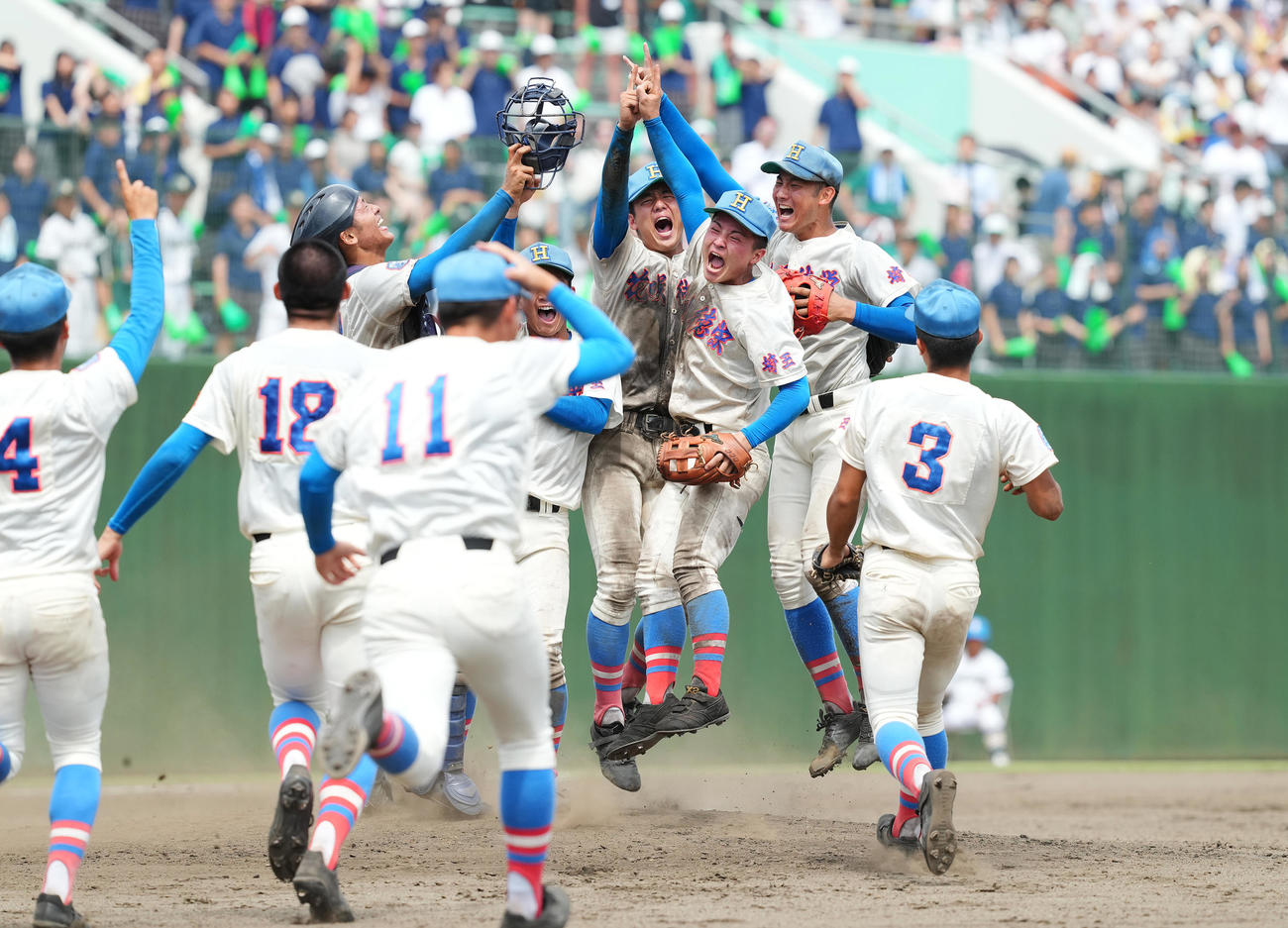 24年7月　5年ぶりとなる夏の甲子園出場を決め、喜びを爆発させる花咲徳栄ナイン