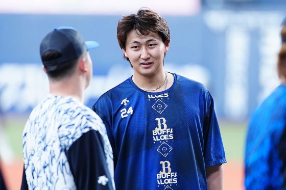 オリ23歳&妻を囲み…集まった豪華メンバー 幸せいっぱいの1枚に感動「笑顔すごい」 | Full-Count 18歳に「おお、天才!」 岸田護監督に"先見の明"…紅林弘太郎も唖然「意味はわかんない」 | Full-Count