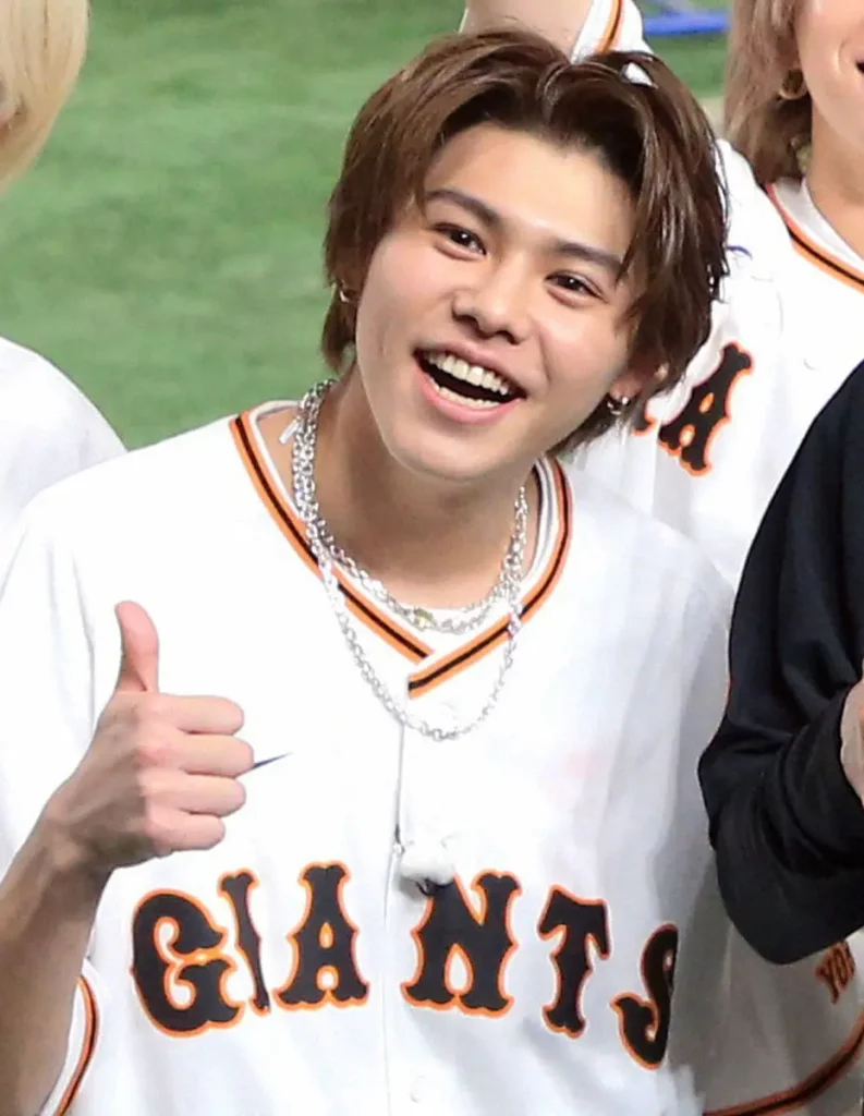 巨人ファン歴20年超の「BE:FIRST」LEO　巨人キャンプ取材でいきなり選手に抱きつかれる― スポニチ Sponichi Annex 野球