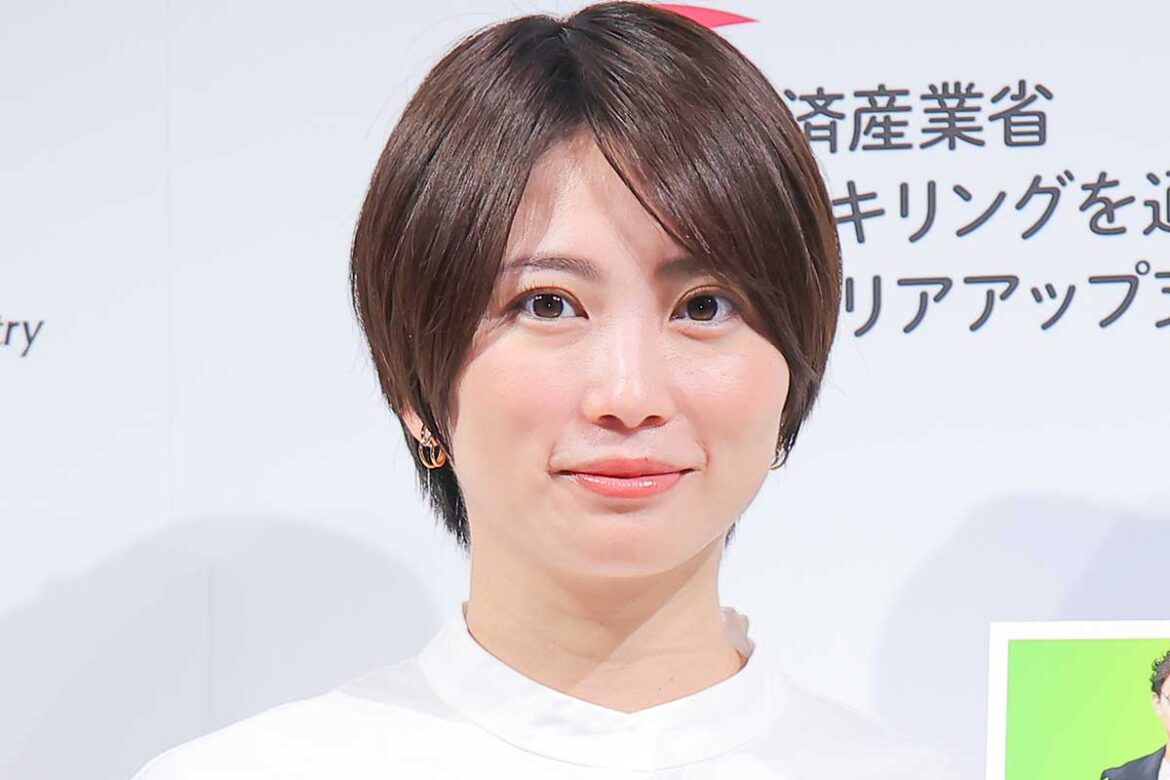 DeNA開幕戦勝利 球場に現れた”勝利の女神”が「可愛過ぎ」「良い笑顔」 | ENCOUNT DeNA開幕戦勝利 球場に現れた"勝利の女神"が「可愛過ぎ」「良い笑顔」 | ENCOUNT