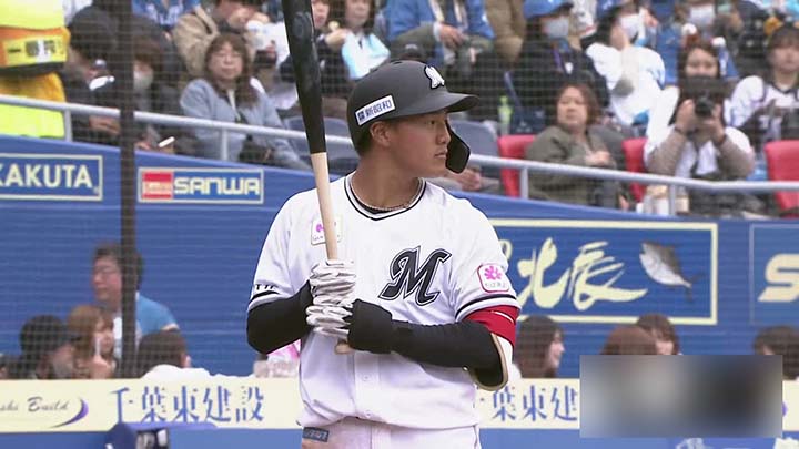 Misho Nishikawa is in good form with a batting average of .353. Daigo Kamikawahata recorded two hit in the previous game | Pacific League Chiba Lotte Marines player Misho Nishikawa © Pacific League TV
