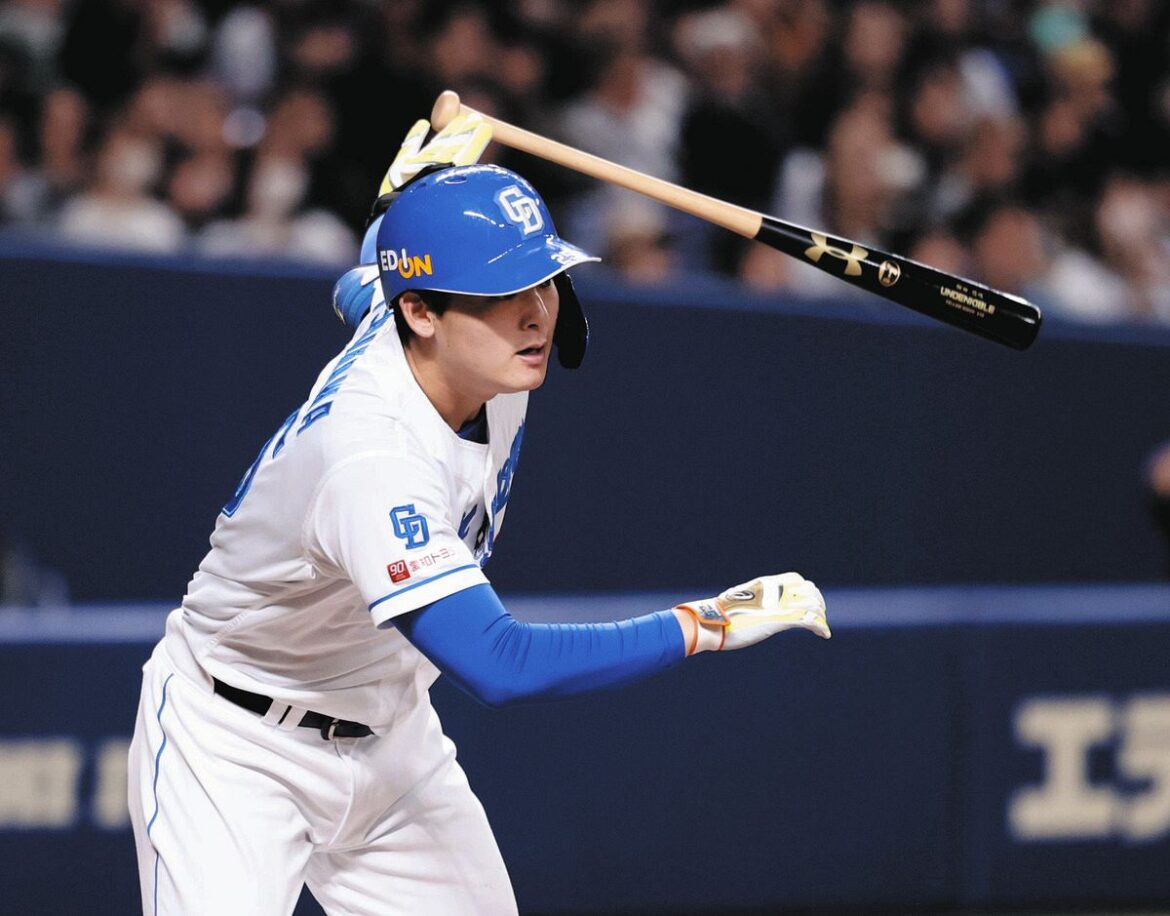 １回裏２死二塁、石川昂が先制の右前適時打を放つ