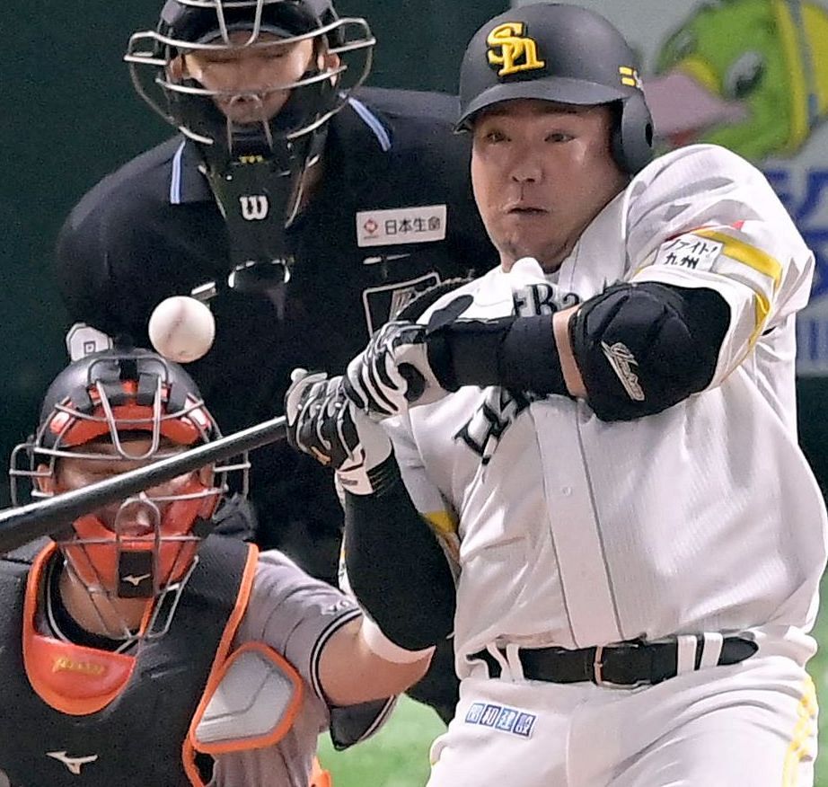 〝魔の2回〟V2狙うソフトバンクに悲劇の連鎖 昨季2冠の山川穂高が死球で途中交代 周東佑京、栗原陵矢も2回に負傷:「おっ!」でつながる地元密着のスポーツ応援メディア 西スポWEB OTTO! – 西日本新聞me 〝魔の2回〟V2狙うソフトバンクに悲劇の連鎖 昨季2冠の山川穂高が死球で途中交代 周東佑京、栗原陵矢も2回に負傷:「おっ!」でつながる地元密着のスポーツ応援メディア 西スポWEB OTTO! - 西日本新聞me