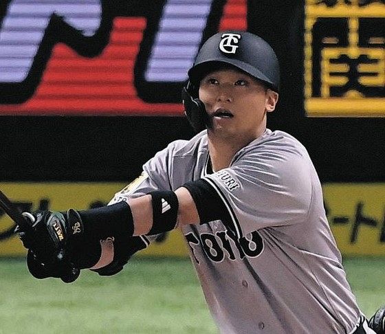 巨人・吉川尚輝が4安打3打点、オープン戦はこれで18打数9安打の打率5割 阿部監督もジョーク交えニッコリ:中日スポーツ・東京中日スポーツ – 中日新聞 ソフトバンク―巨人 1回表1死二塁、先制2ランを放つ巨人・吉川