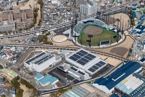 「ゼロカーボンベースボールパーク」を上空から見る。パークには新球場の他、室内練習場や選手寮などがある(写真:阪神電気鉄道)