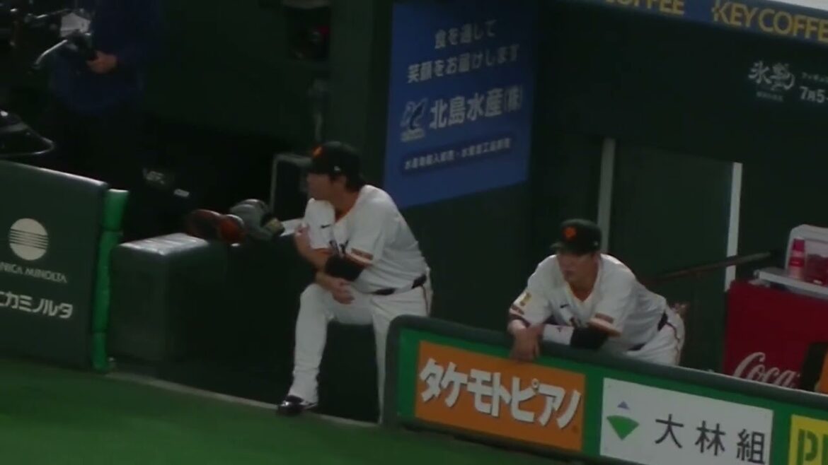 ベンチで応援する坂本勇人や長野久義の姿【読売ジャイアンツ対 ヤクルトスワローズ 2025年3月29日】