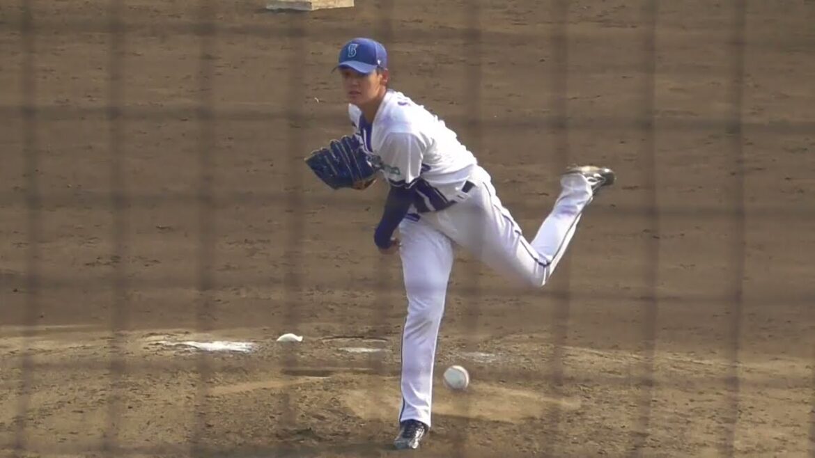 2025年3月26日 イースタンリーグ 埼玉西武戦。坂本 裕哉 投手の準備投球（ボールデッド中）