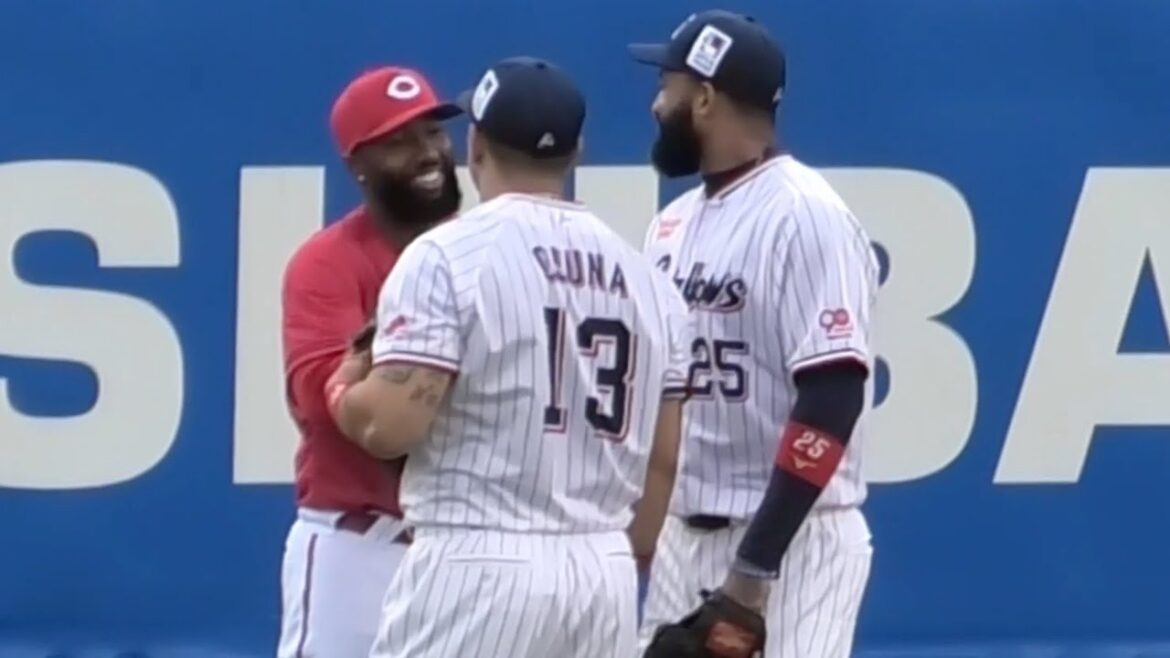 【いつまでも話したい)カープファビアン、ヤクルトサンタナ、オスナと談笑！広島東洋カープ 明治神宮球場 2025年4月2日