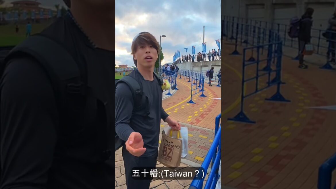 去 #沖繩春訓 跑簽名有趣之處，除了可以獲得球員的簽名之外，與球員一來一往的互動更是難得的經驗，透過影片紀錄這特別的瞬間 #沖繩春訓 #北海道火腿鬥士 #北海道日本ハムファイターズ #五十幡亮汰