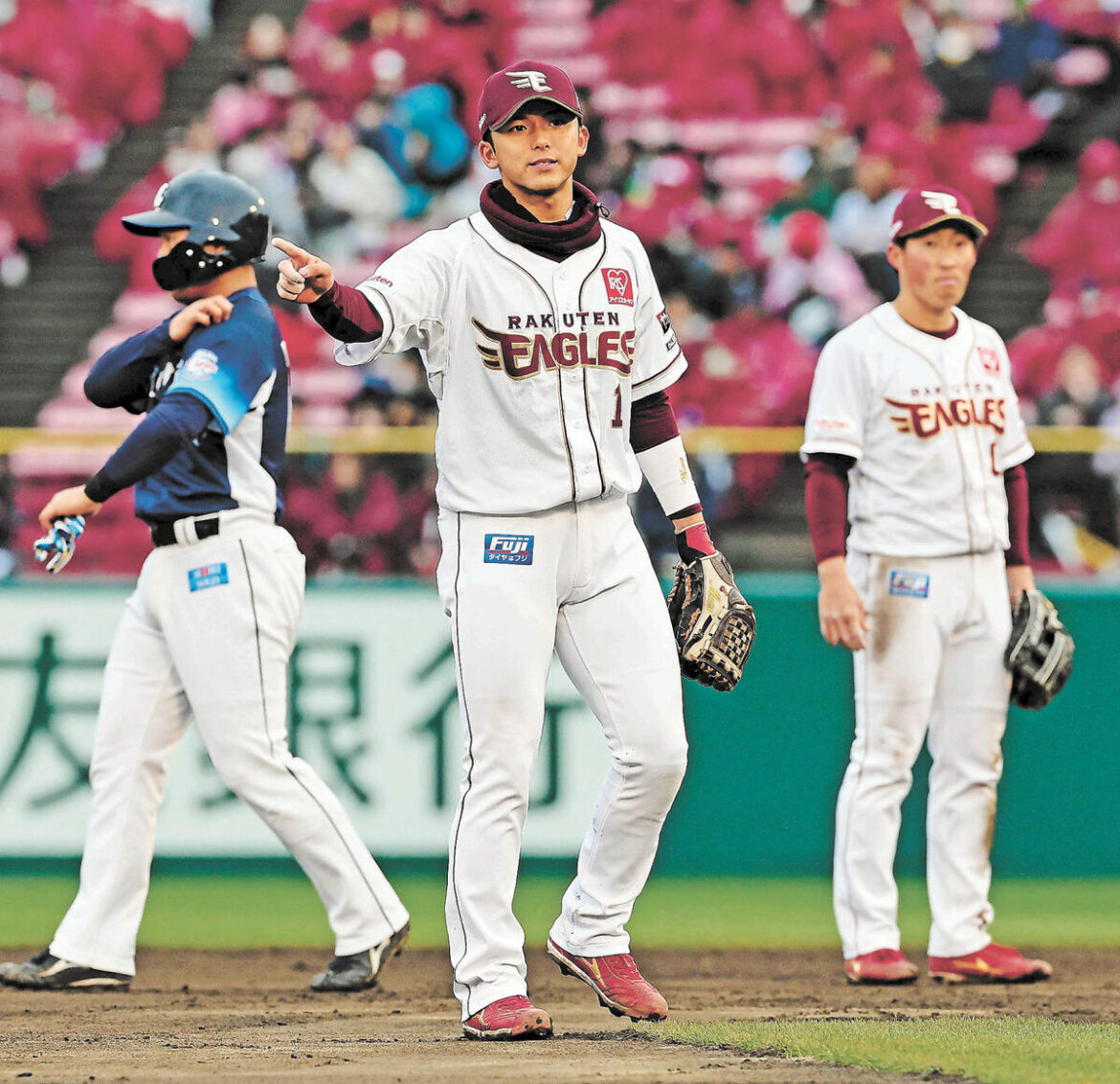 東北楽天ホーム開幕「自分のタオルやユニホームが見えて力に」ルーキー宗山、はつらつとプレー - 河北新報オンライン