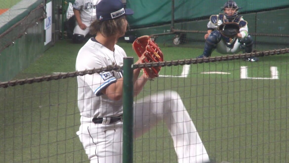 西武 今井達也が試合前にブルペンで投球練習　西武 vs 日本ハム　2025年3月28日(金) ベルーナドーム開幕戦