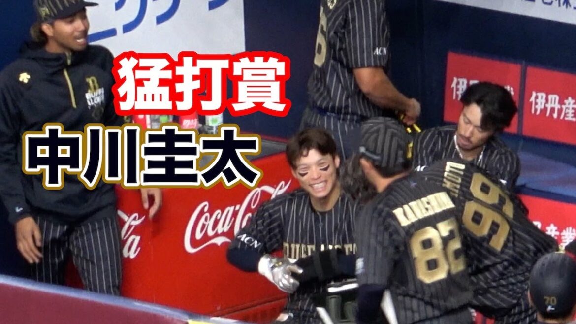 猛打賞の中川圭太、2本目のヒットの後ベンチに戻ってニコニコ！