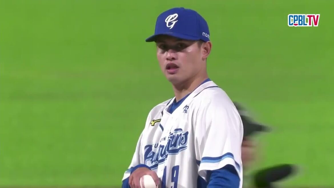 04/02 中信 VS 富邦 一局上,張奕登板先發,重返先發輪值就賞給對手連續三張老K! 04/02 中信 VS 富邦 一局上,張奕登板先發,重返先發輪值就賞給對手連續三張老K!