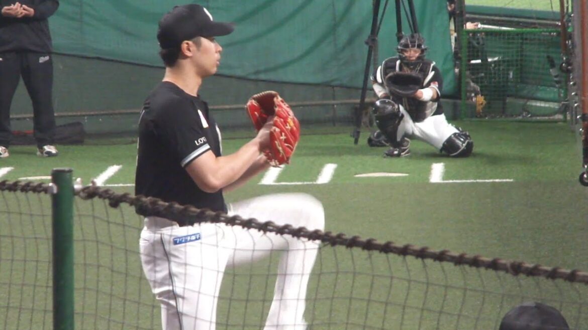 ロッテ 種市篤暉が試合前にブルペンで投球練習　西武 vs ロッテ　2025年4月8日(火) ベルーナドーム