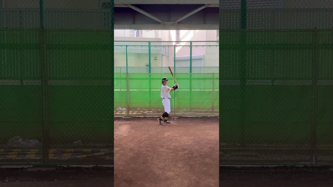 ハーフスイング後何事もなかった様に振る舞う牧原大成選手