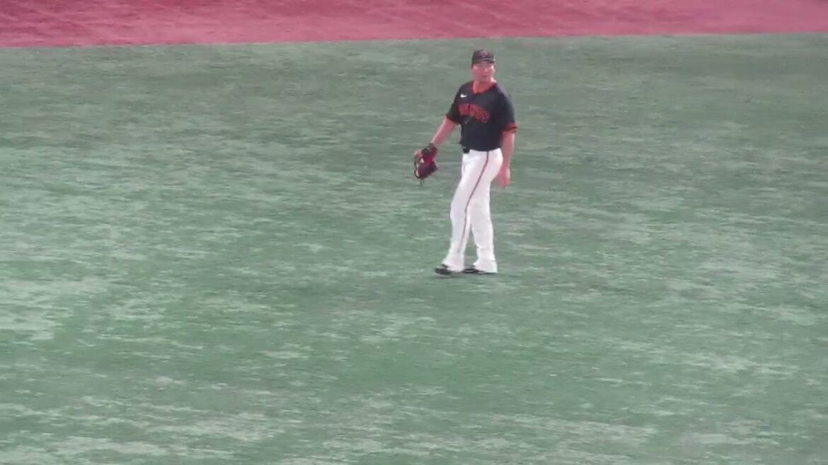 長野久義 ライト守備練習 スローイング（読売ジャイアンツ対 横浜DeNAベイスターズ 2025年4月15日）