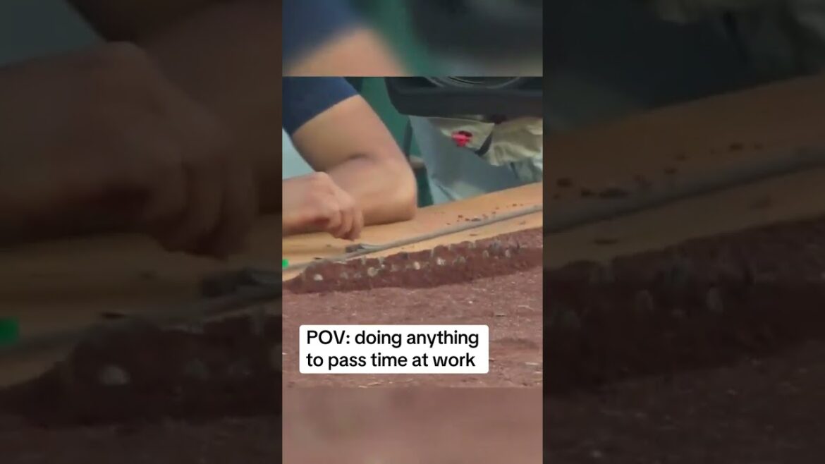 When Luis Castillo wasn’t playing and found a way to pass the time 😭 When Luis Castillo wasn’t playing and found a way to pass the time 😭